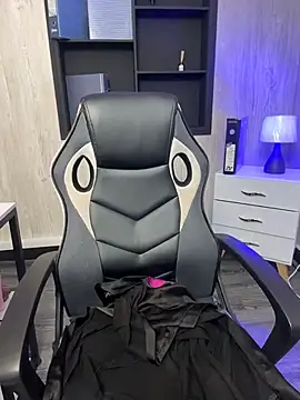 Cherry Charlottee online show from April 10, 7:32 pm