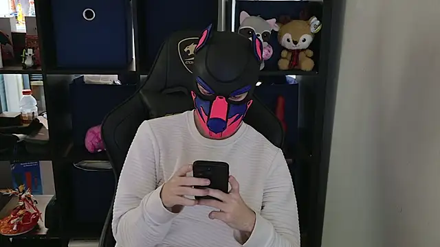 Snapshot of MellPUP chatting on April 22, 4:47 pm MellPUP online show from April 22, 4:47 pm