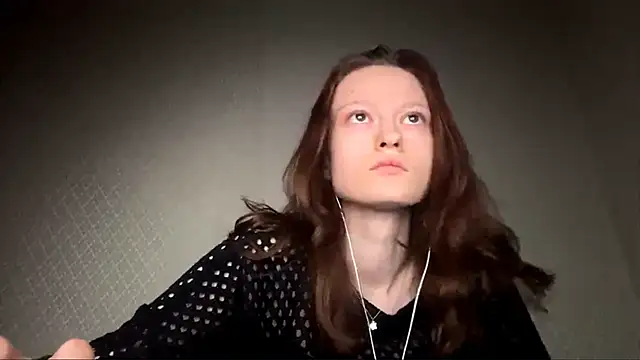 Snapshot of HousedMud chatting on March 2, 9:44 pm HousedMud online show from March 2, 9:44 pm