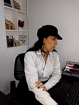 jaade doll online show from March 31, 1:13 pm