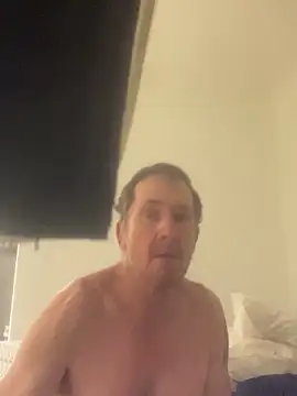 Snapshot of MrBombasticxxx chatting on May 14, 7:33 pm MrBombasticxxx online show from May 14, 7:33 pm