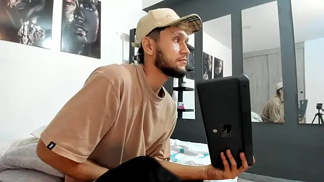 Snapshot of TedyX99 chatting on March 30, 9:11 am TedyX99 online show from March 30, 9:11 am