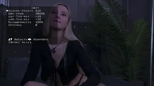 Snapshot of JuliaHotty_ chatting on April 28, 6:45 pm JuliaHotty online show from April 28, 6:45 pm