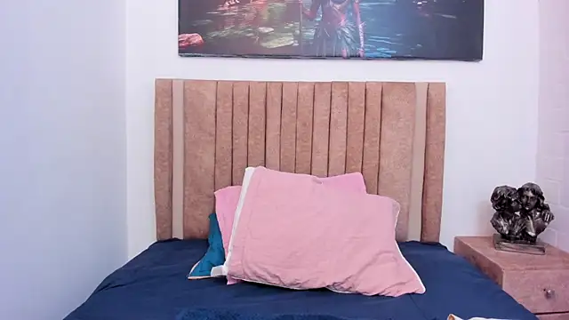 Thalia parkerr  online show from April 2, 12:01 pm