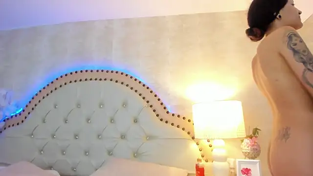 EllaEvanzz online show from March 4, 8:49 pm