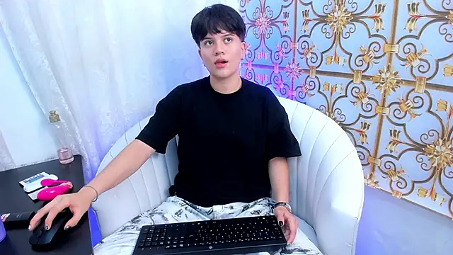 TallSnuSnu online show from April 24, 4:47 am