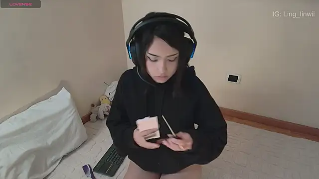 ling meow online show from March 23, 1:33 pm