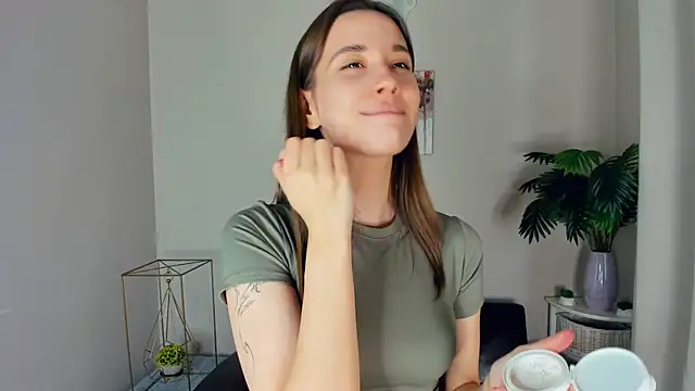 LaceyLettman online show from March 28, 9:43 am