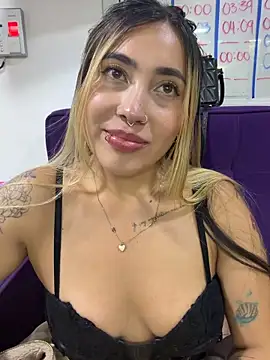 ManuelaVeeleez online show from June 2, 5:40 am