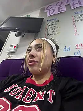 ManuelaVeeleez online show from March 25, 8:14 am