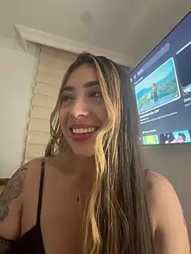 ManuelaVeeleez online show from April 4, 6:09 am