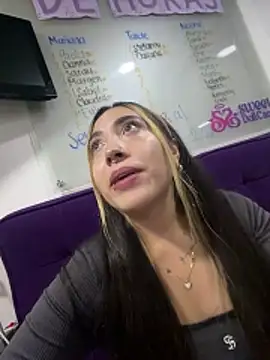 ManuelaVeeleez online show from April 16, 8:15 am