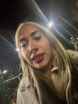 ManuelaVeeleez online show from June 12, 1:58 am