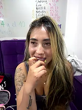 ManuelaVeeleez online show from May 9, 2:48 am