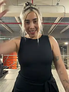 ManuelaVeeleez online show from July 10, 3:17 am