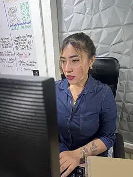 ManuelaVeeleez online show from April 22, 1:45 am