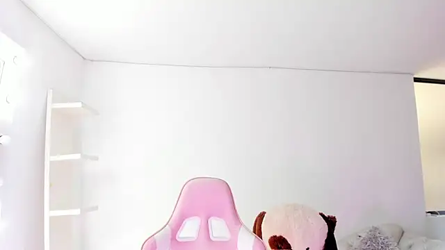 KoralCruz  online show from March 16, 4:10 pm