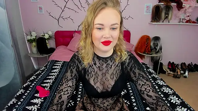 HannahWillow online show from March 4, 7:27 am