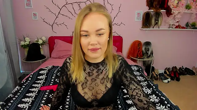 HannahWillow online show from March 9, 7:45 am