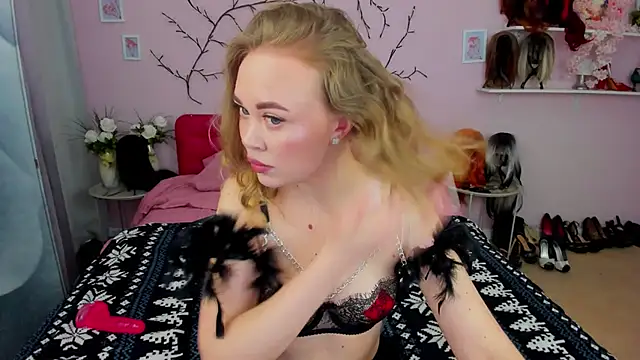 HannahWillow online show from March 8, 7:22 am