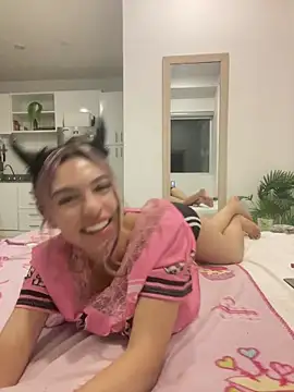 Snapshot of SweetCherry__ chatting on June 4, 2:05 am SweetCherry online show from June 4, 2:05 am