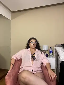 AlmaraRouge online show from April 23, 8:10 pm