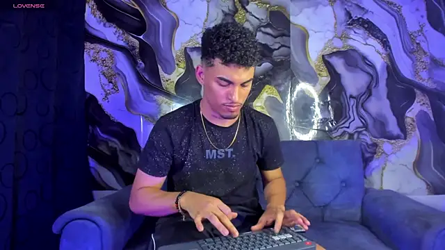 Snapshot of Ares_DAMM chatting on May 16, 6:18 pm Ares DAMM online show from May 16, 6:18 pm