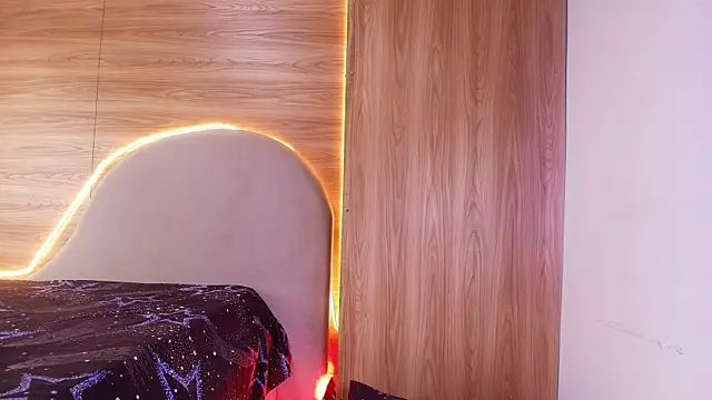 kiara lp online show from April 10, 4:19 am