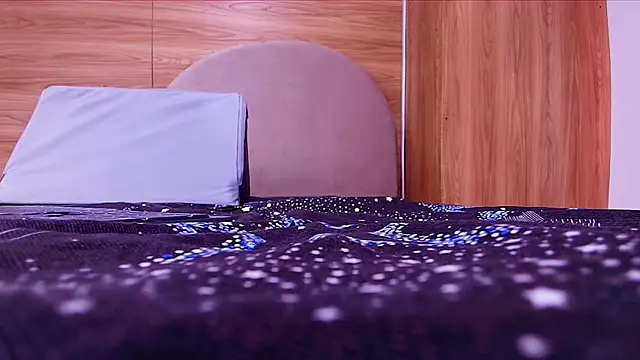 kiara lp online show from May 26, 3:04 am
