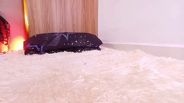 kiara lp online show from April 11, 7:45 am