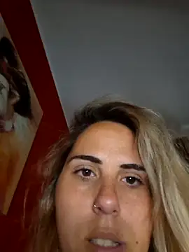 Snapshot of Emilyvuxa chatting on June 2, 4:12 am Emilyvuxa online show from June 2, 4:12 am