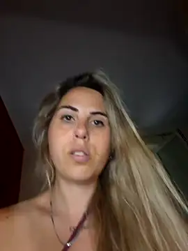 Snapshot of Emilyvuxa chatting on June 3, 3:51 am Emilyvuxa online show from June 3, 3:51 am
