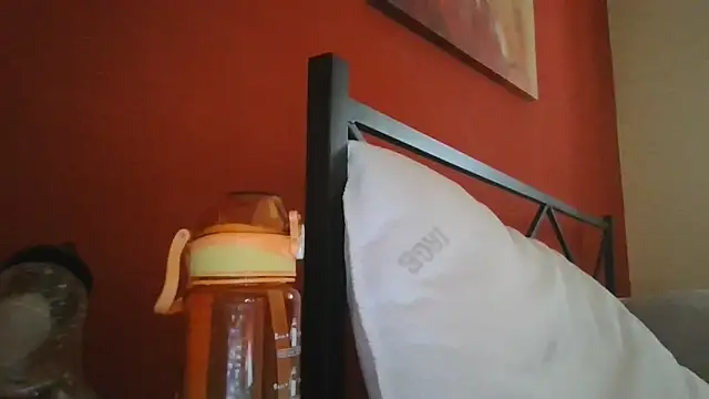 Snapshot of Emilyvuxa chatting on May 9, 5:22 am Emilyvuxa online show from May 9, 5:22 am