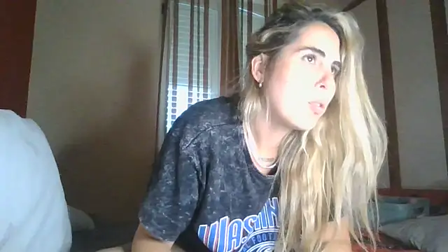 Snapshot of Emilyvuxa chatting on May 9, 5:38 pm Emilyvuxa online show from May 9, 5:38 pm