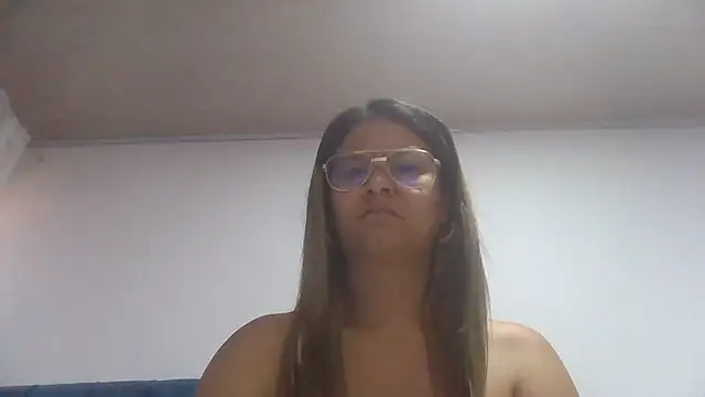 Jiwon Han online show from April 17, 10:34 pm