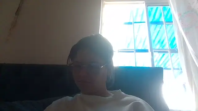 Jiwon Han online show from May 15, 8:07 pm