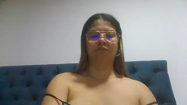 Jiwon Han online show from April 11, 1:35 am