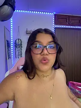 michellesexxxy3 online show from July 7, 6:47 am