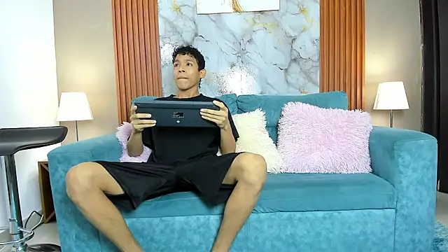 SKINNY BOYXXX online show from March 4, 7:16 am