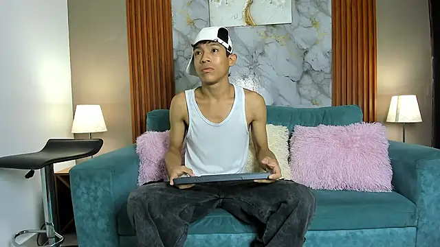 SKINNY BOYXXX online show from March 5, 8:22 am