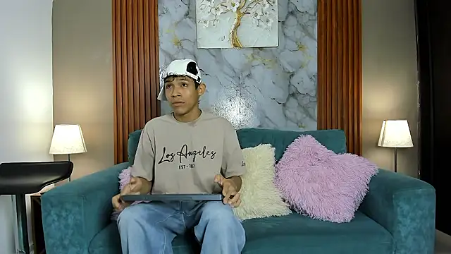 SKINNY BOYXXX online show from March 7, 7:15 am