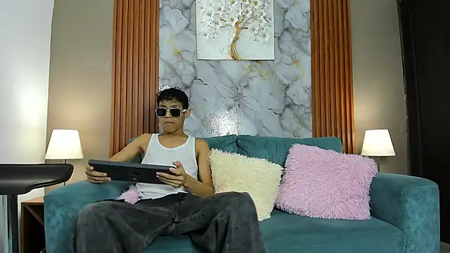 SKINNY BOYXXX online show from March 3, 7:26 am