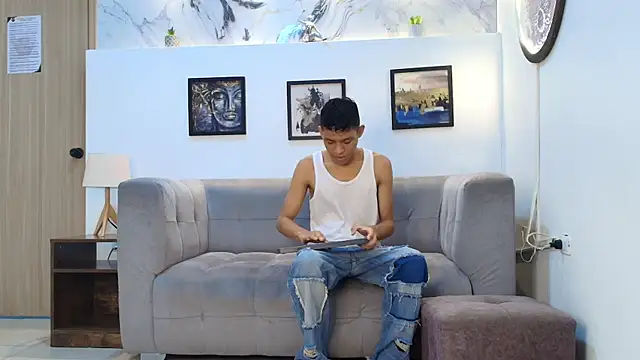 SKINNY BOYXXX online show from April 7, 7:32 am