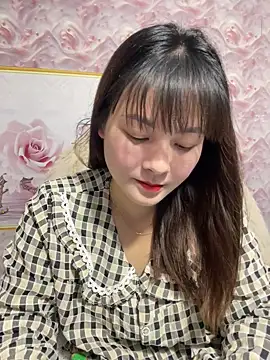 Little Muse78 online show from April 3, 1:39 pm