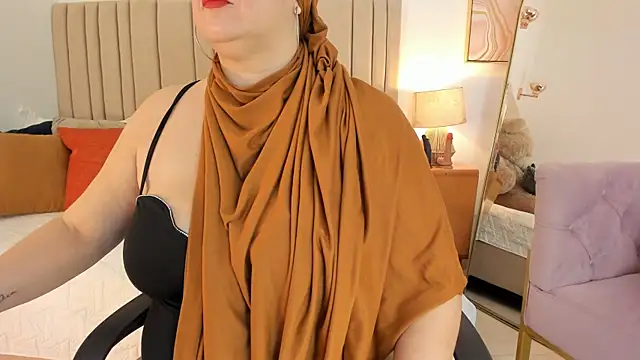 Snapshot of _Azahaaraa_ chatting on June 6, 4:17 am Azahaaraa online show from June 6, 4:17 am