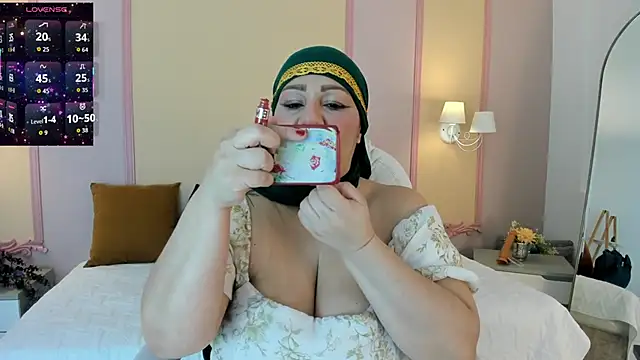 Snapshot of _Azahaaraa_ chatting on June 9, 3:40 am Azahaaraa online show from June 9, 3:40 am