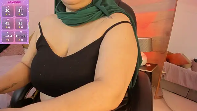 Snapshot of _Azahaaraa_ chatting on June 20, 4:06 am Azahaaraa online show from June 20, 4:06 am