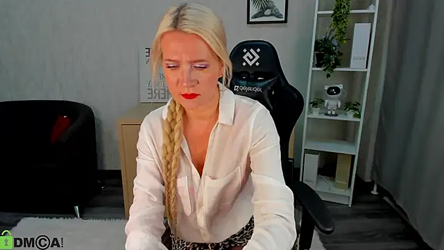 Ledi Luna online show from April 9, 9:15 am