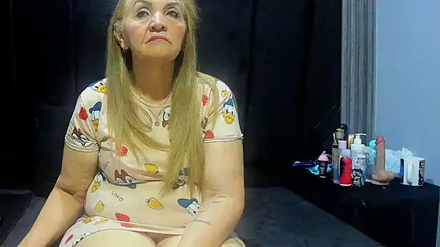 queenstarhy online show from May 3, 1:22 am