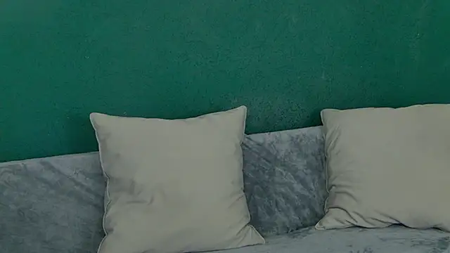 Snapshot of SkinnyNatty chatting on June 7, 3:45 am SkinnyNatty online show from June 7, 3:45 am